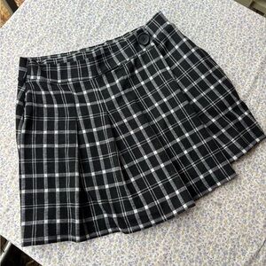 Hollister Black and White Checkered Skort